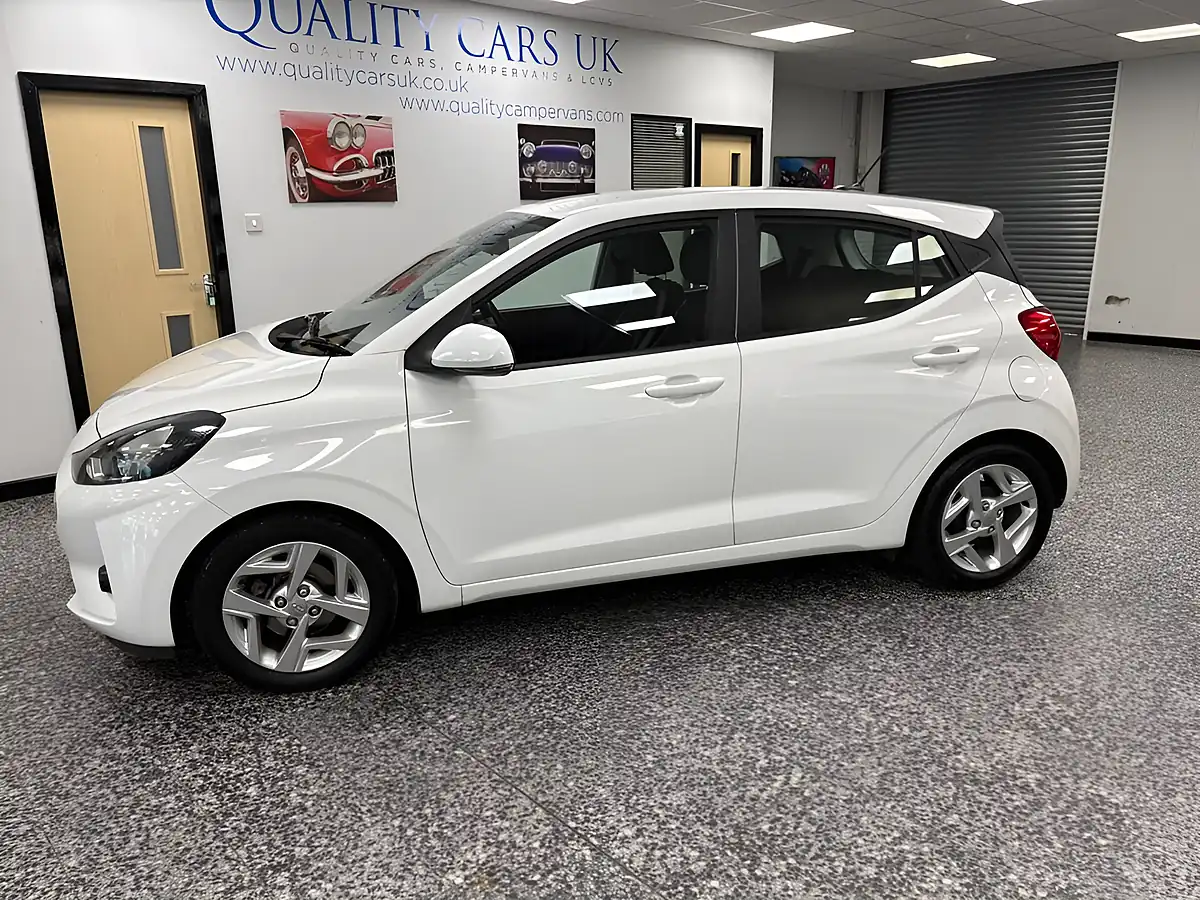 Used 2020 Hyundai I10 Se Connect White - Interior and Exterior details 13