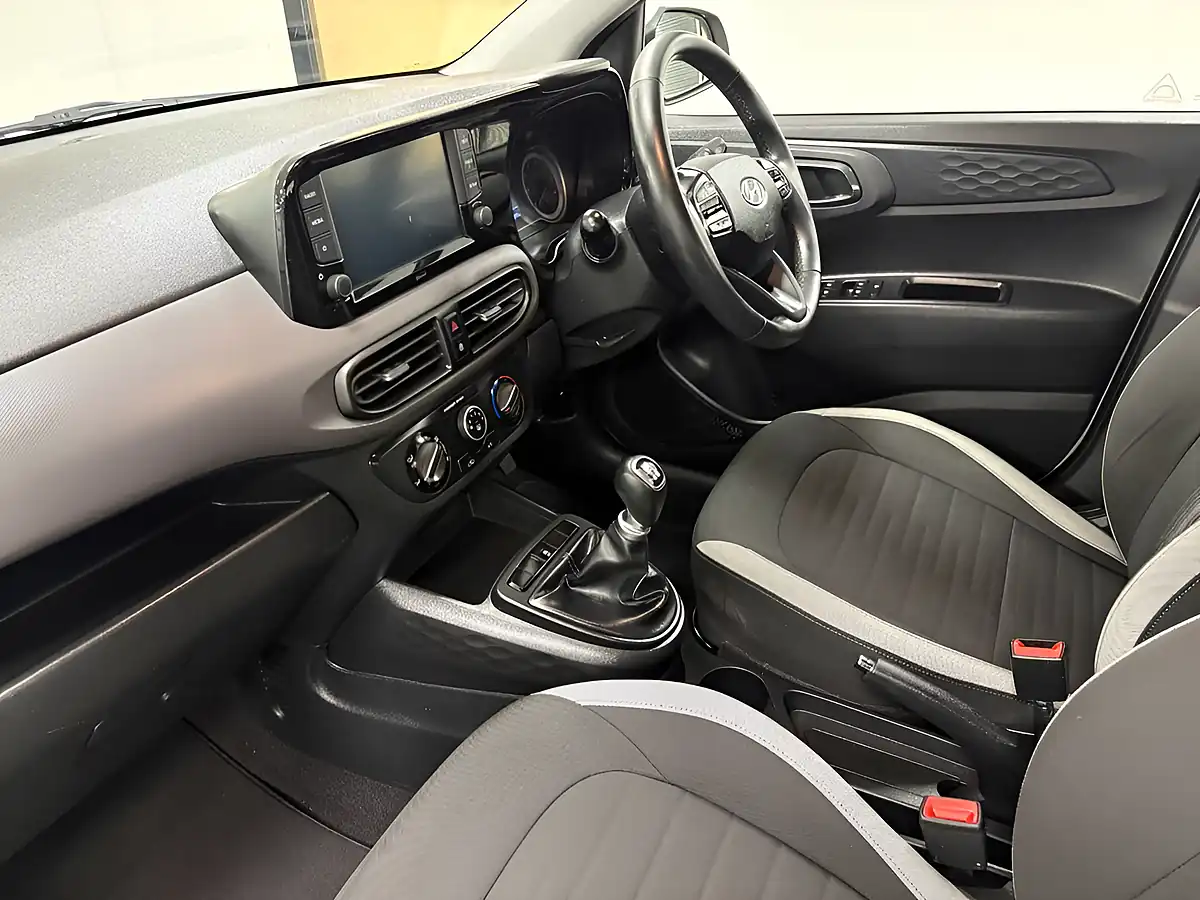 Used 2020 Hyundai I10 Se Connect White - Interior and Exterior details 17