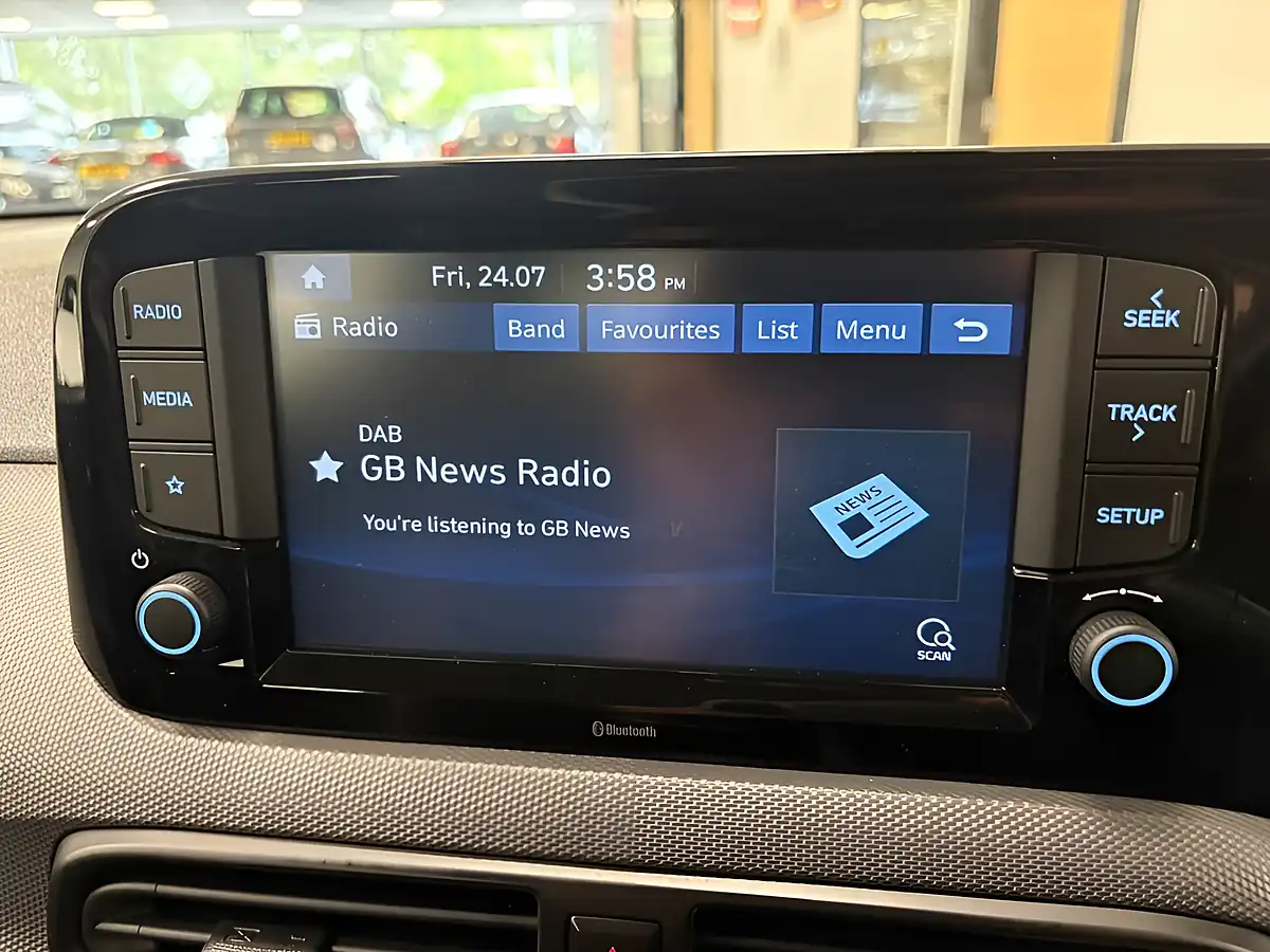 Used 2020 Hyundai I10 Se Connect White - Interior and Exterior details 19