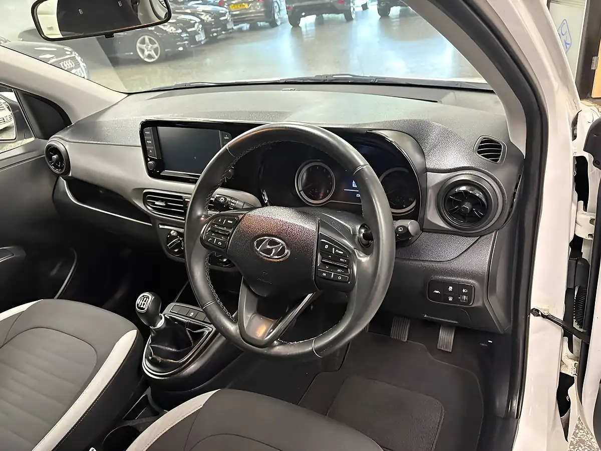 Used 2020 Hyundai I10 Se Connect White - Interior and Exterior details 2