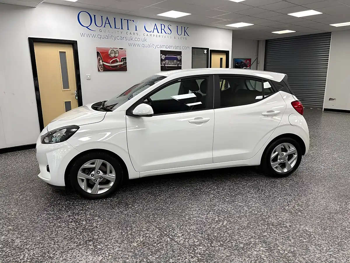 Used 2020 Hyundai I10 Se Connect White - Interior and Exterior details 3