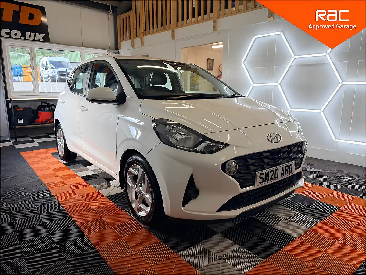 Used 2020 Hyundai I10 Se Connect White - Front View