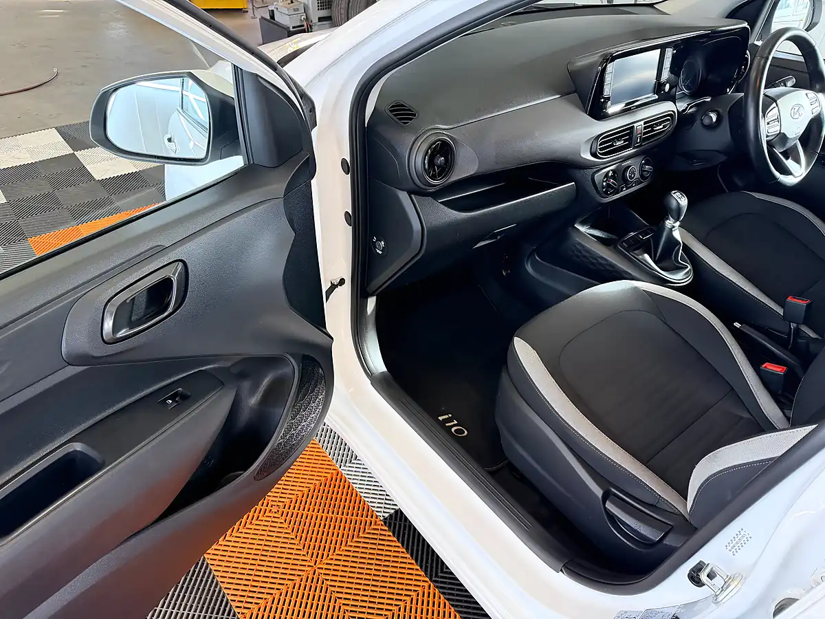 Used 2020 Hyundai I10 Se Connect White - Interior and Exterior details 11