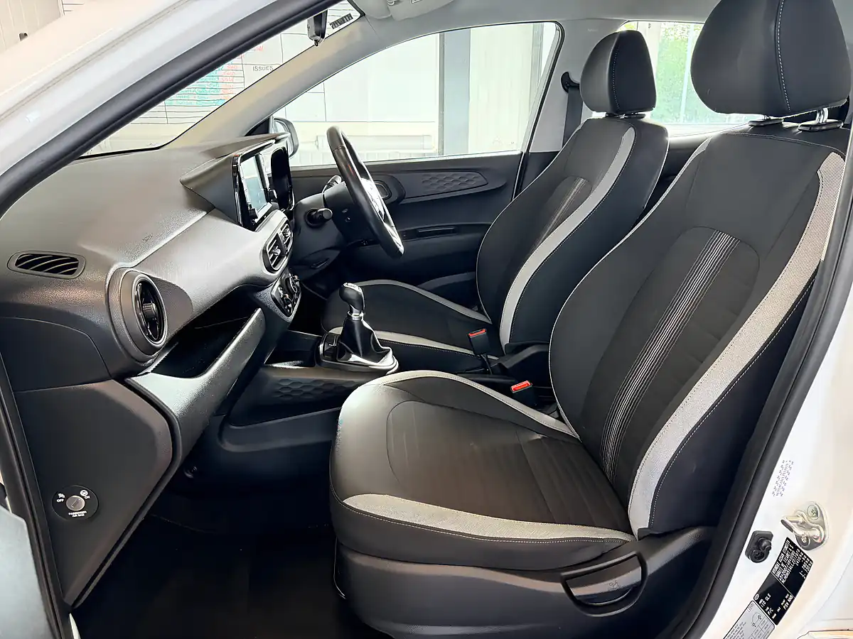 Used 2020 Hyundai I10 Se Connect White - Interior and Exterior details 12