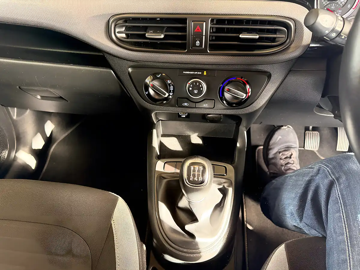 Used 2020 Hyundai I10 Se Connect White - Interior and Exterior details 15
