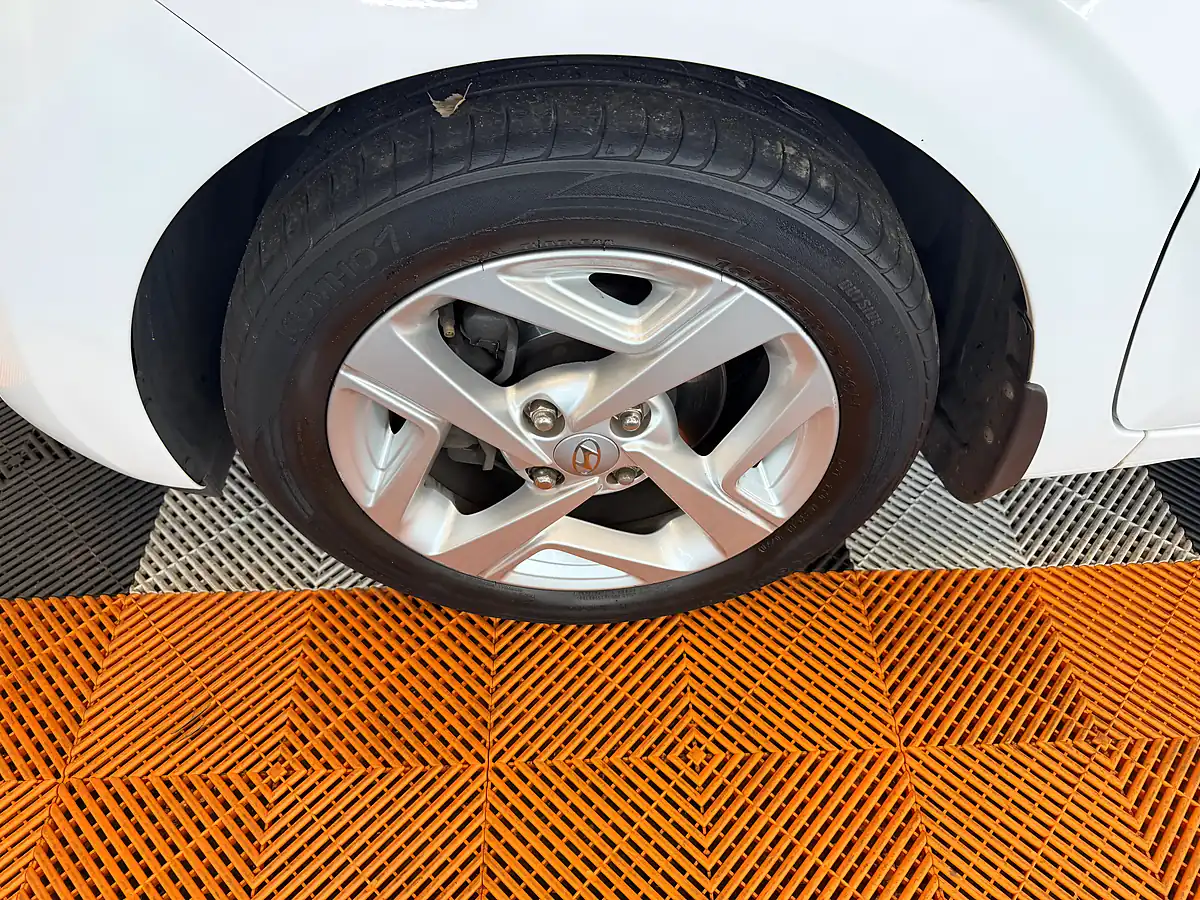 Used 2020 Hyundai I10 Se Connect White - Interior and Exterior details 19