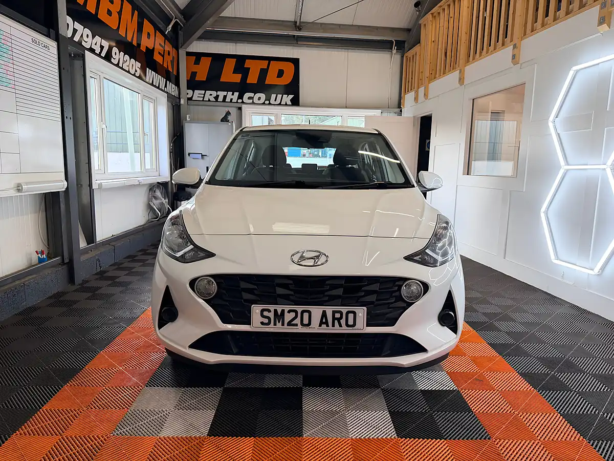 Used 2020 Hyundai I10 Se Connect White - Interior and Exterior details 9