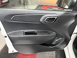 Used 2020 Hyundai i10 Se Connect White - Interior and Exterior details 13