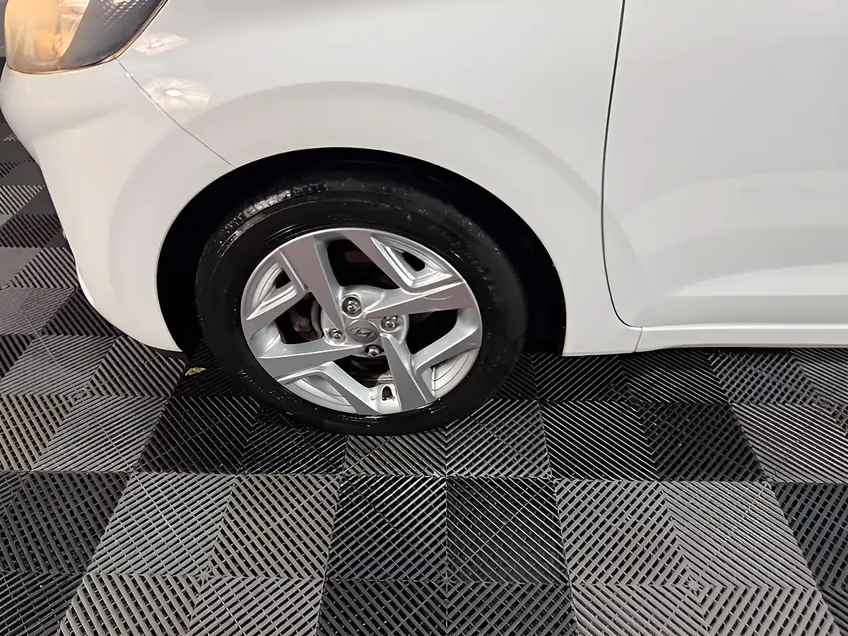 Used 2020 Hyundai i10 Se Connect White - Interior and Exterior details 14