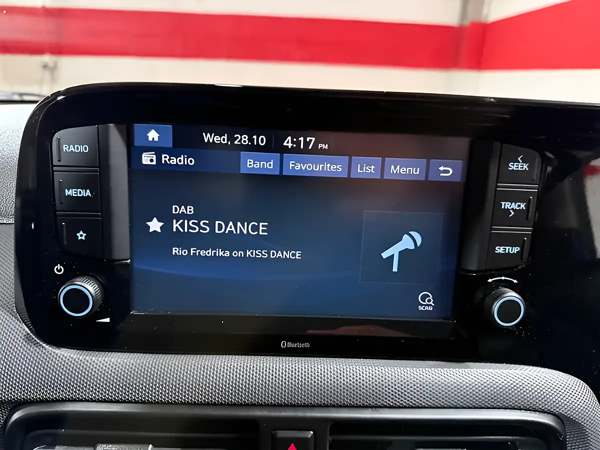 Used 2020 Hyundai i10 Se Connect White - Interior and Exterior details 15