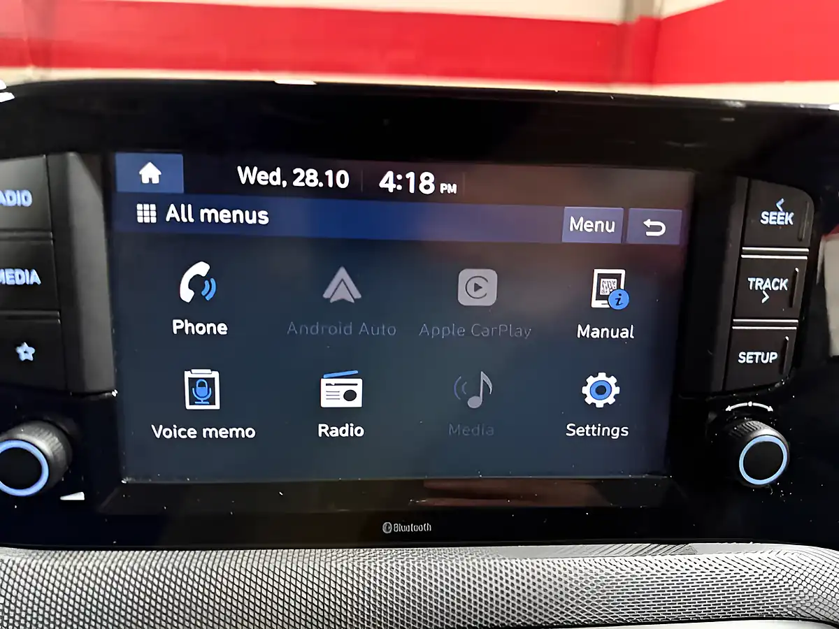 Used 2020 Hyundai i10 Se Connect White - Interior and Exterior details 16