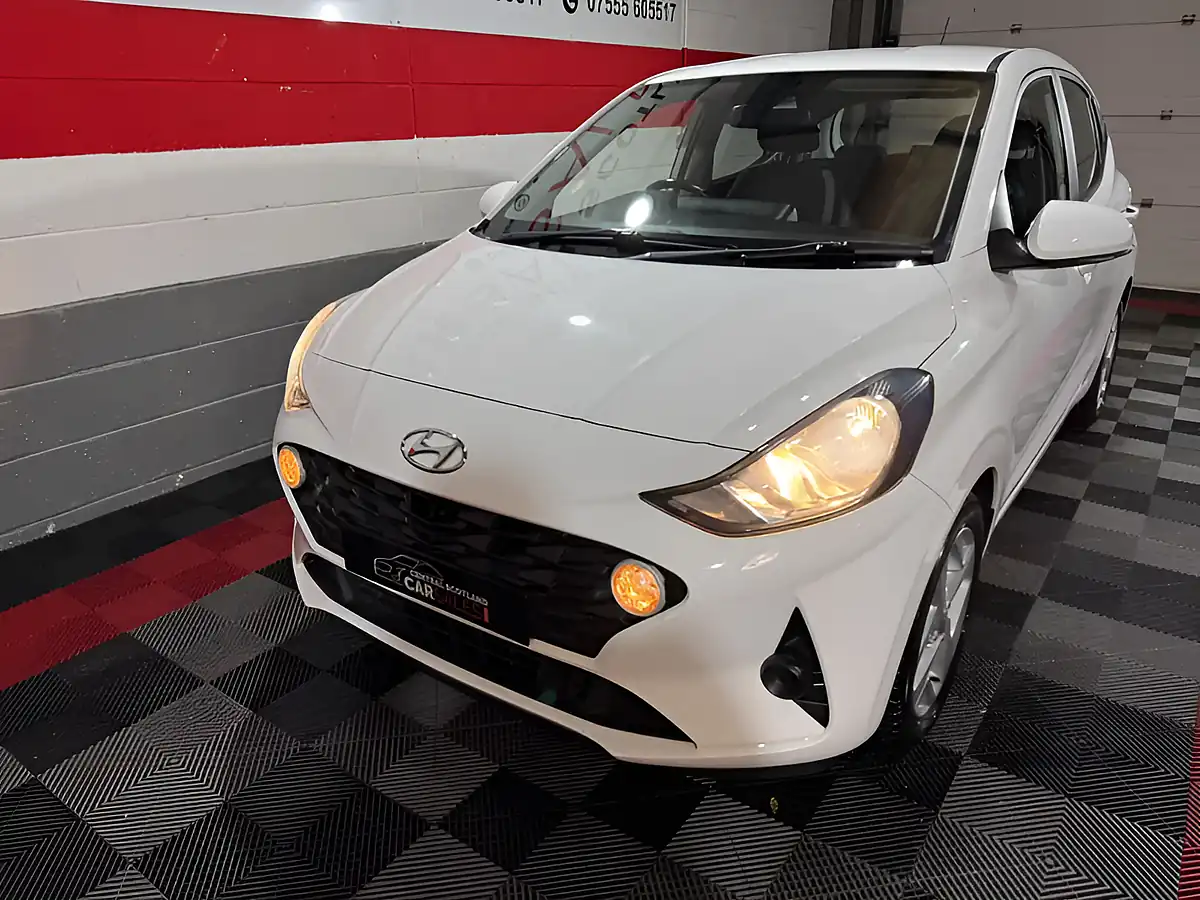 Used 2020 Hyundai i10 Se Connect White - Interior and Exterior details 3