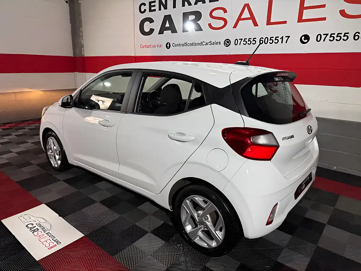 Used 2020 Hyundai i10 Se Connect White - Interior and Exterior details 8