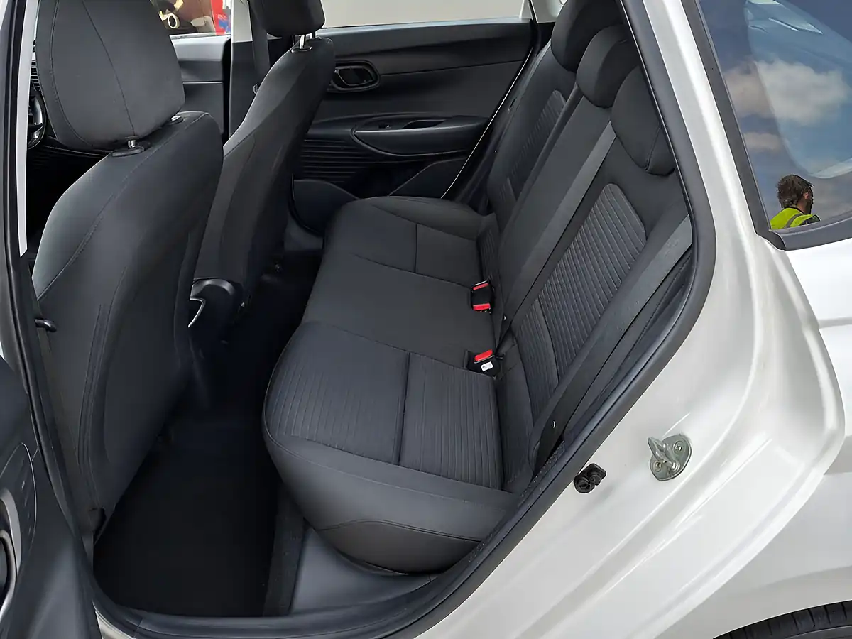 Used 2020 Hyundai I20 Se Connect White - Interior and Exterior details 5