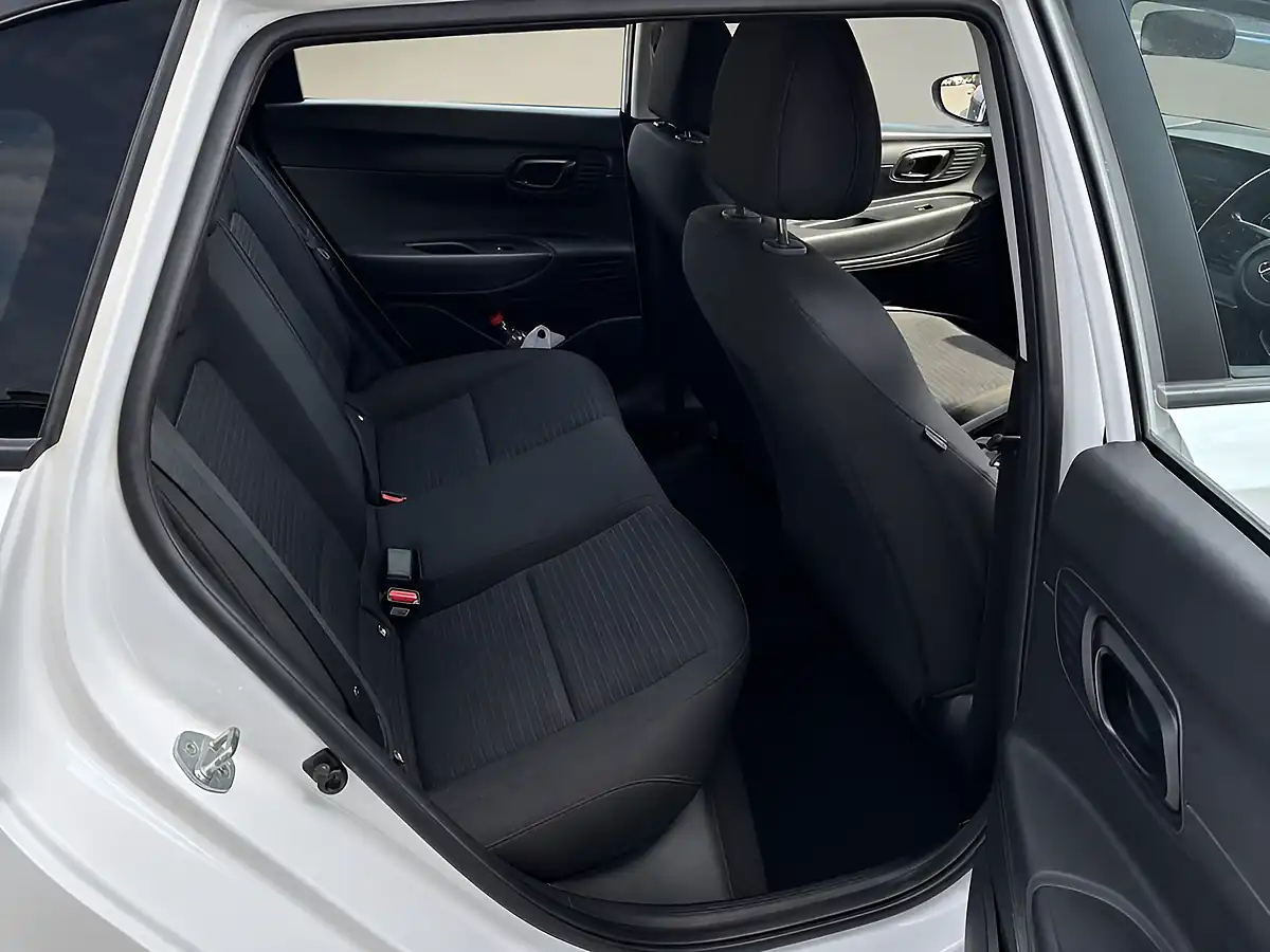 Used 2020 Hyundai I20 Se Connect White - Interior and Exterior details 6