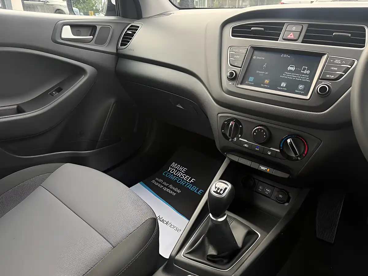 Used 2020 Hyundai I20 Se Launch Edition White - Interior and Exterior details 12