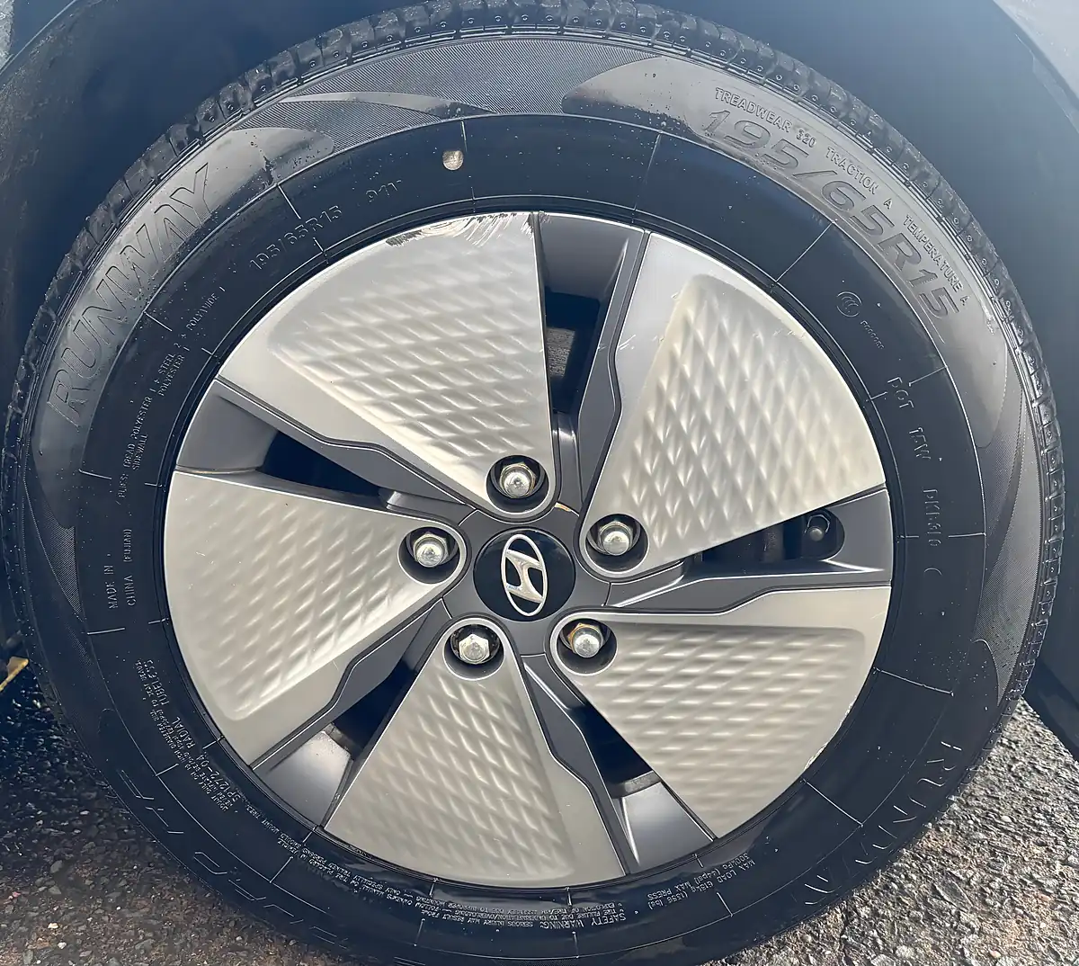 Used 2020 Hyundai Ioniq Premium Black - Interior and Exterior details 17