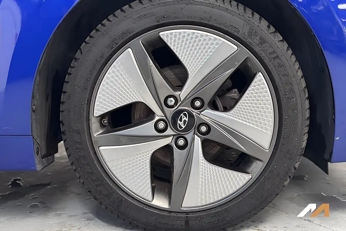 Used 2020 Hyundai Ioniq Premium Se Blue - Interior and Exterior details 11
