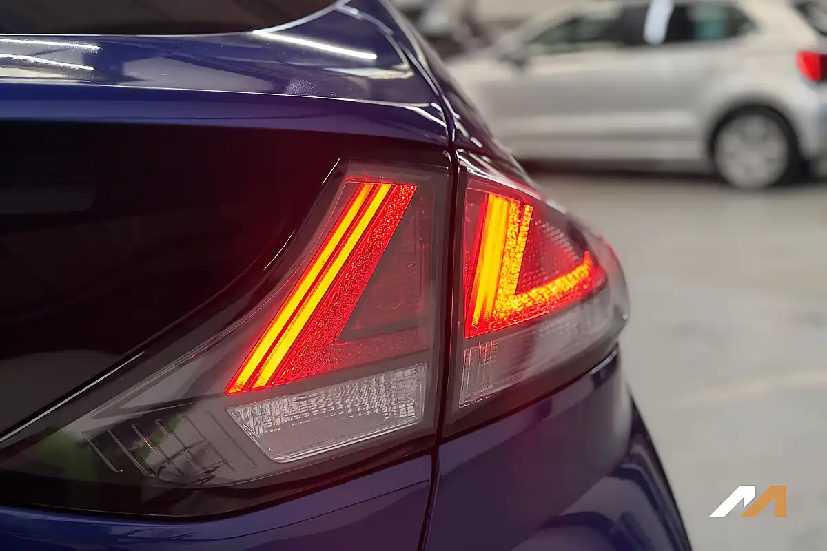 Used 2020 Hyundai Ioniq Premium Se Blue - Interior and Exterior details 13