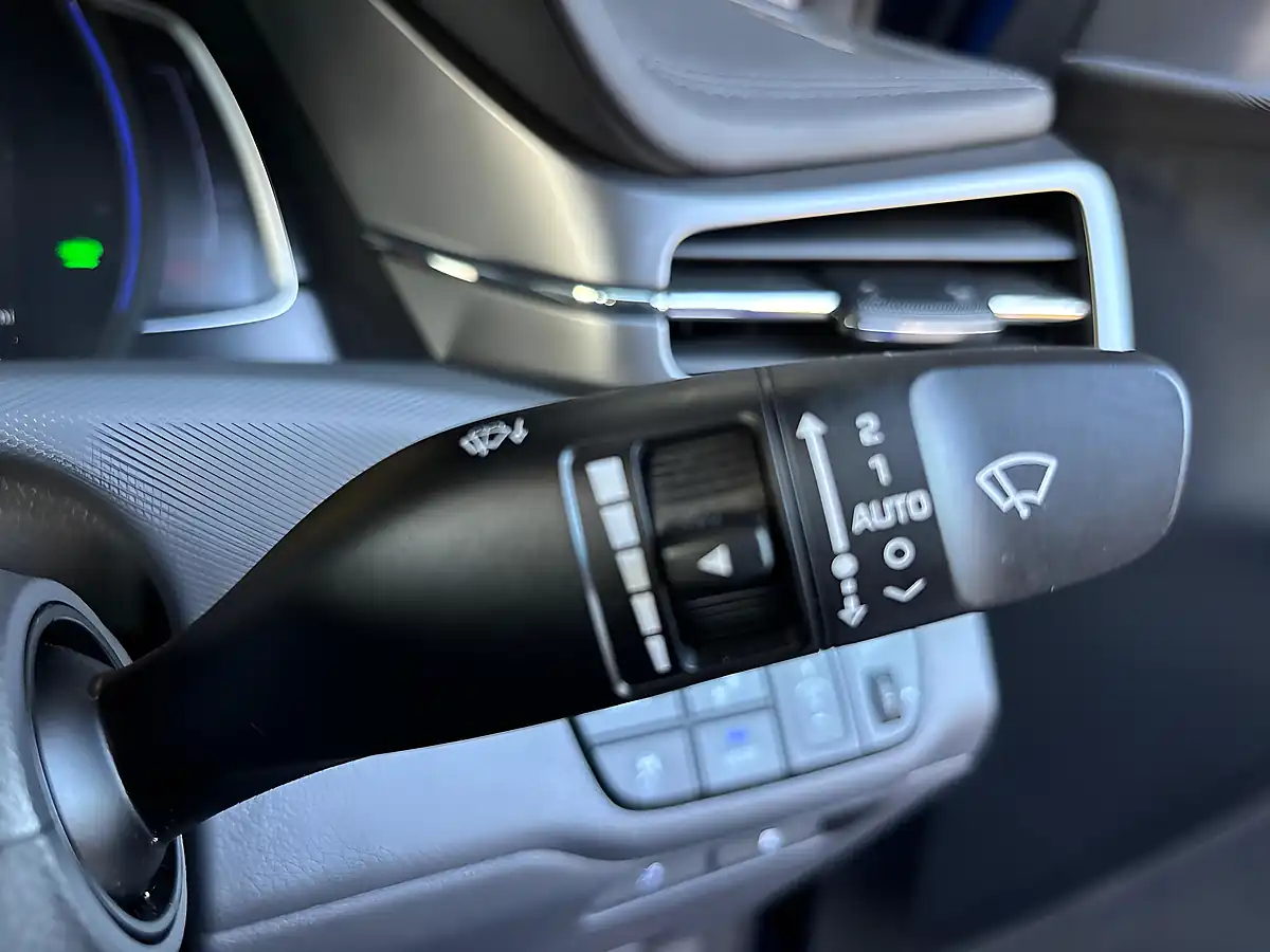 Used 2020 Hyundai Ioniq Premium Se Blue - Interior and Exterior details 16