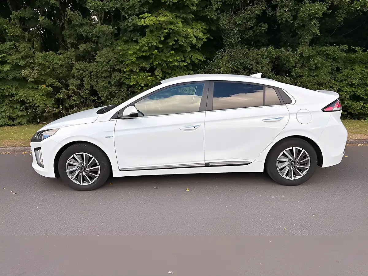 Used 2020 Hyundai Ioniq Premium Se White - Interior and Exterior details 10