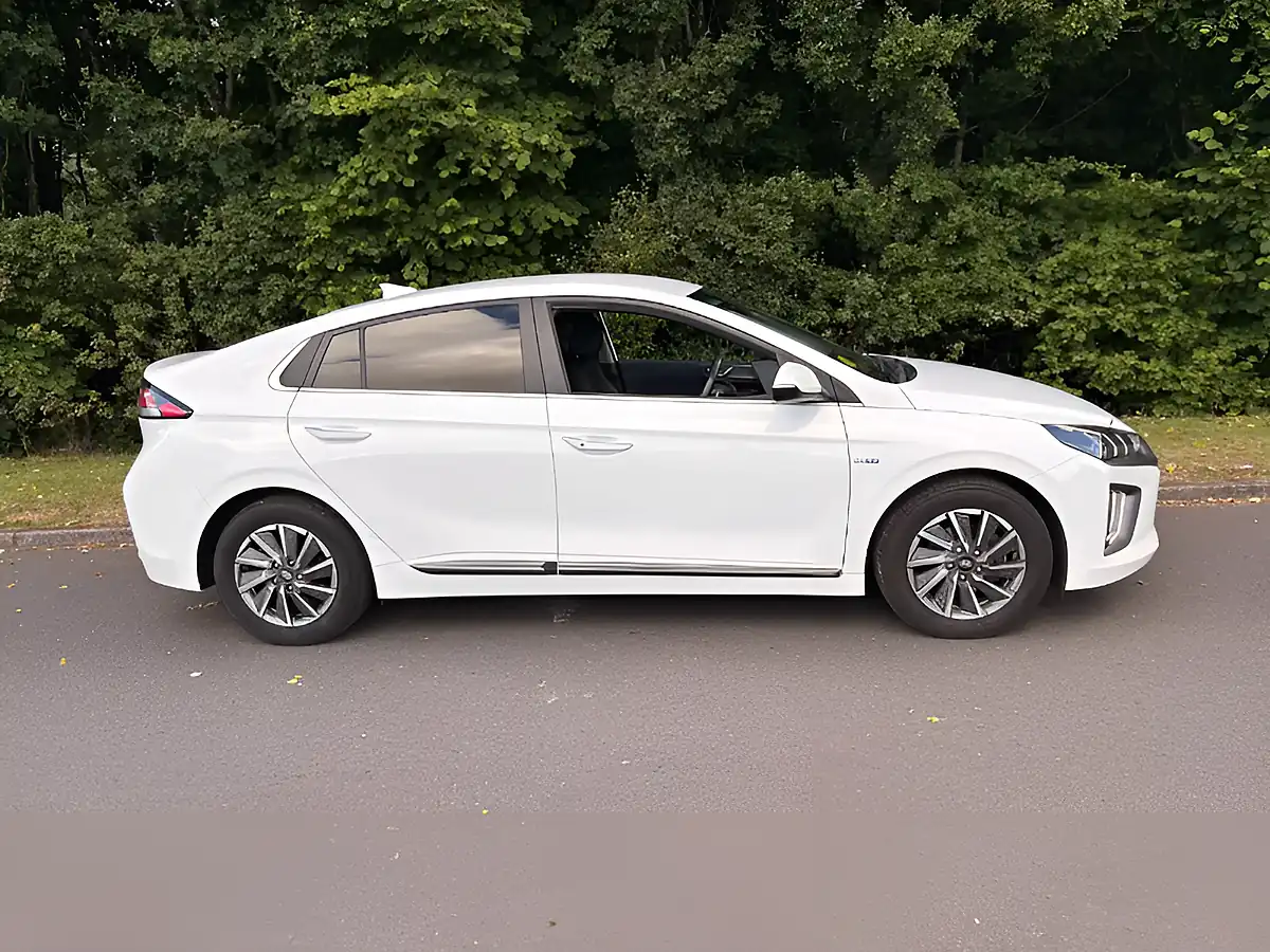 Used 2020 Hyundai Ioniq Premium Se White - Interior and Exterior details 3