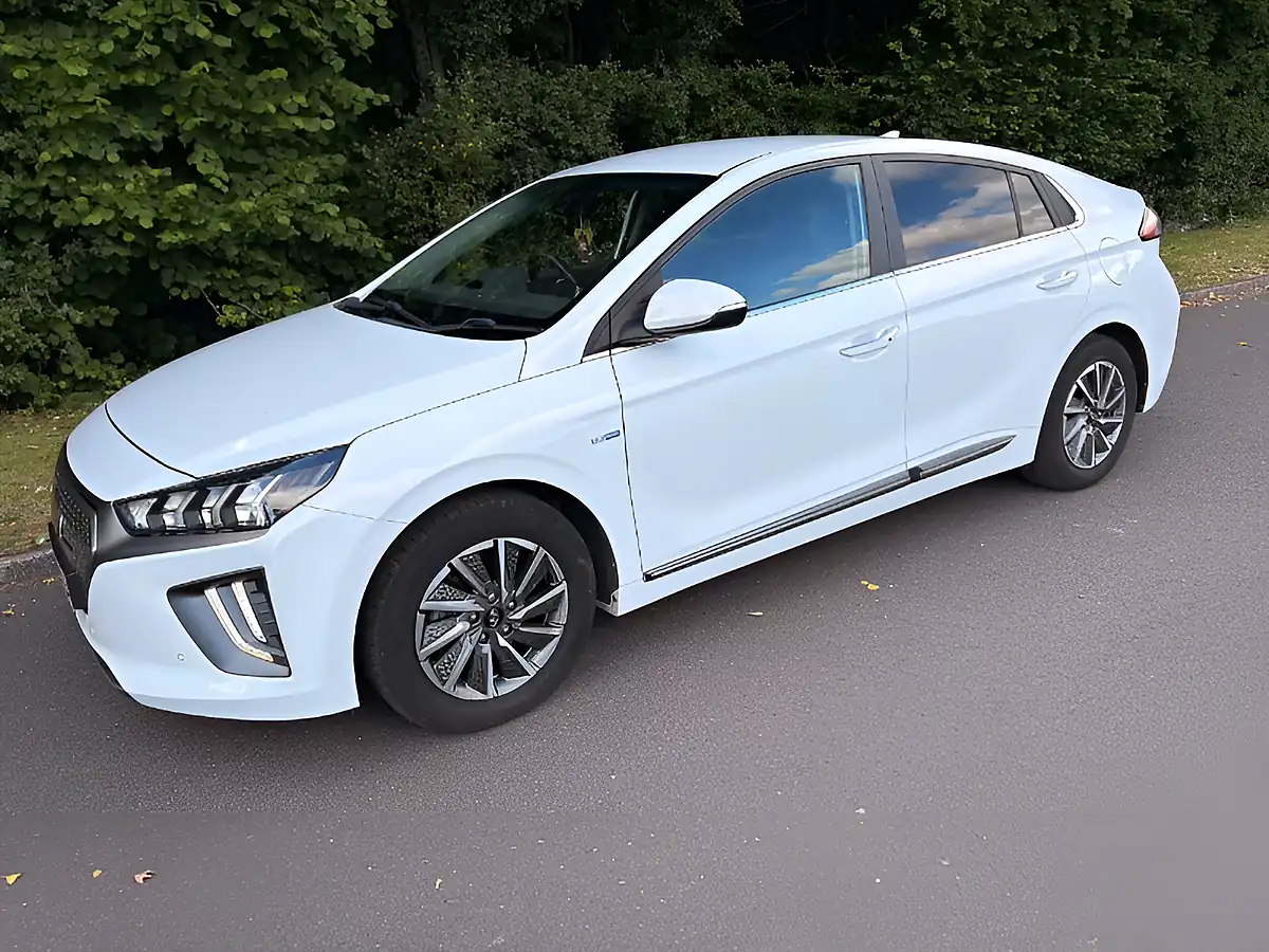 Used 2020 Hyundai Ioniq Premium Se White - Interior and Exterior details 8