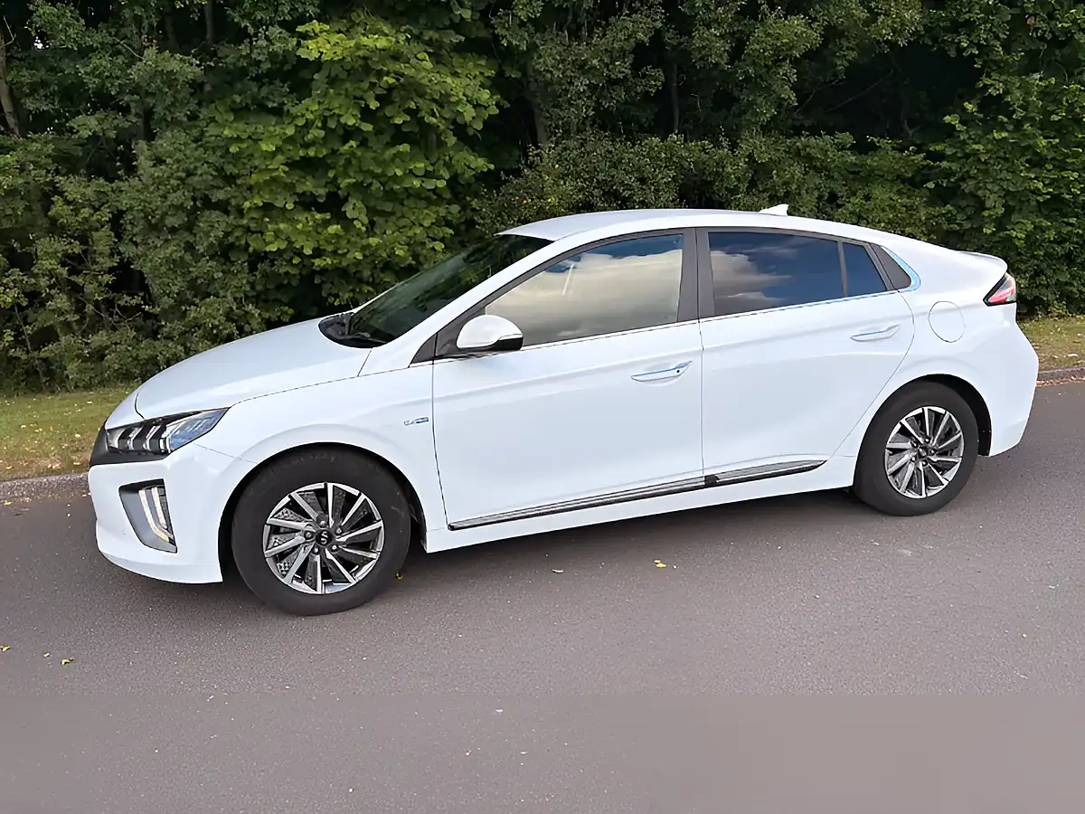 Used 2020 Hyundai Ioniq Premium Se White - Interior and Exterior details 9