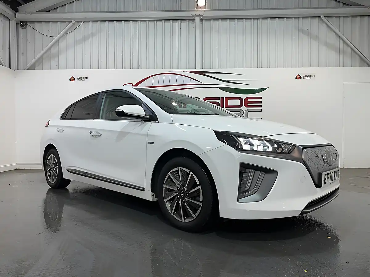 Used 2020 Hyundai Ioniq Premium White - Front View