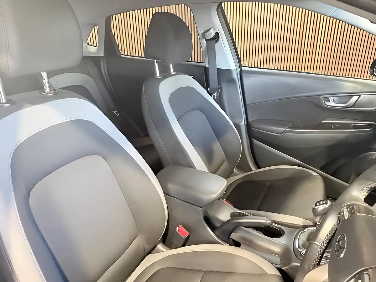 Used 2020 Hyundai Kona Play Black - Interior and Exterior details 13