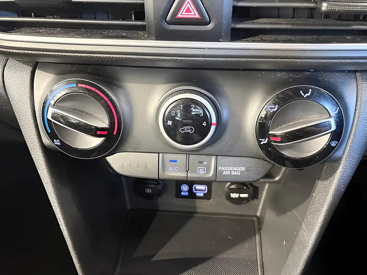 Used 2020 Hyundai Kona Play Black - Interior and Exterior details 19