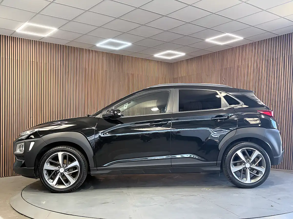 Used 2020 Hyundai Kona Play Black - Interior and Exterior details 5