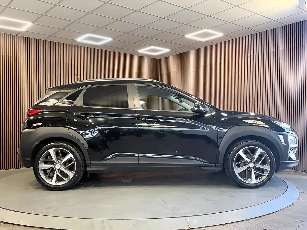 Used 2020 Hyundai Kona Play Black - Interior and Exterior details 7