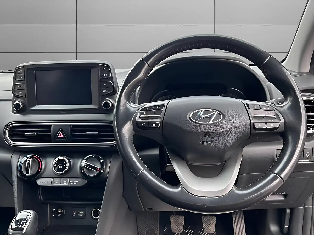 Used 2020 Hyundai Kona Play Black - Interior and Exterior details 11