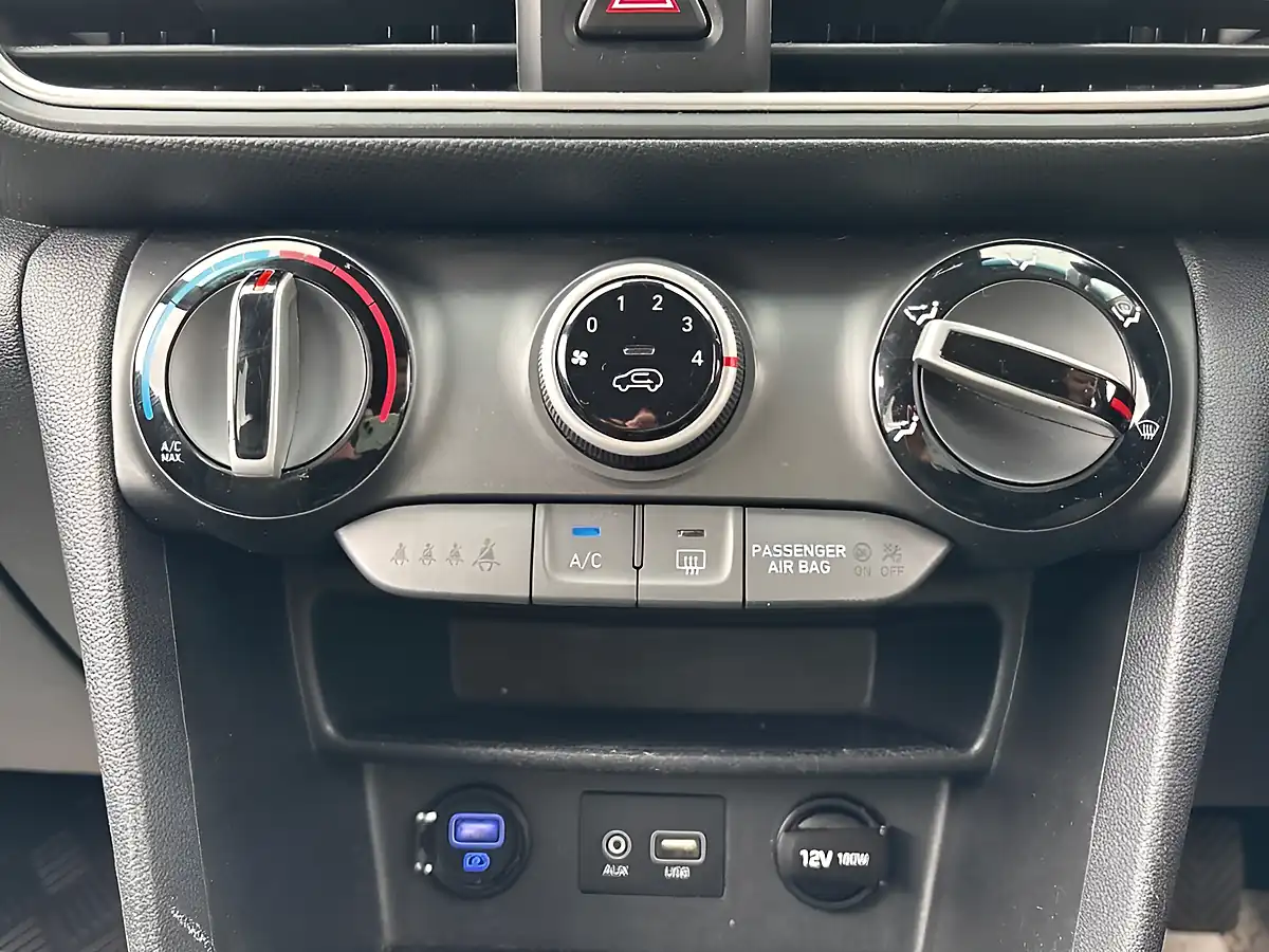 Used 2020 Hyundai Kona Play Black - Interior and Exterior details 16