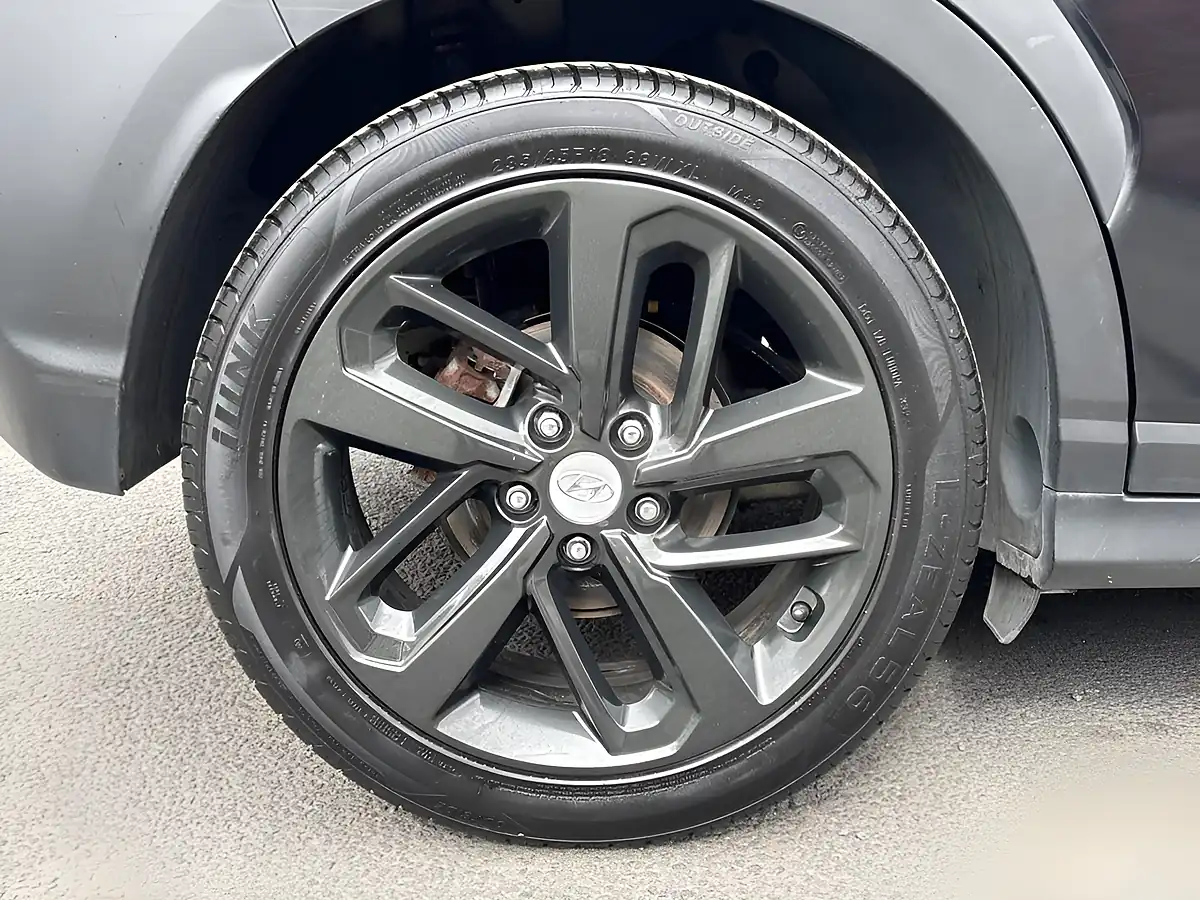 Used 2020 Hyundai Kona Play Black - Interior and Exterior details 18