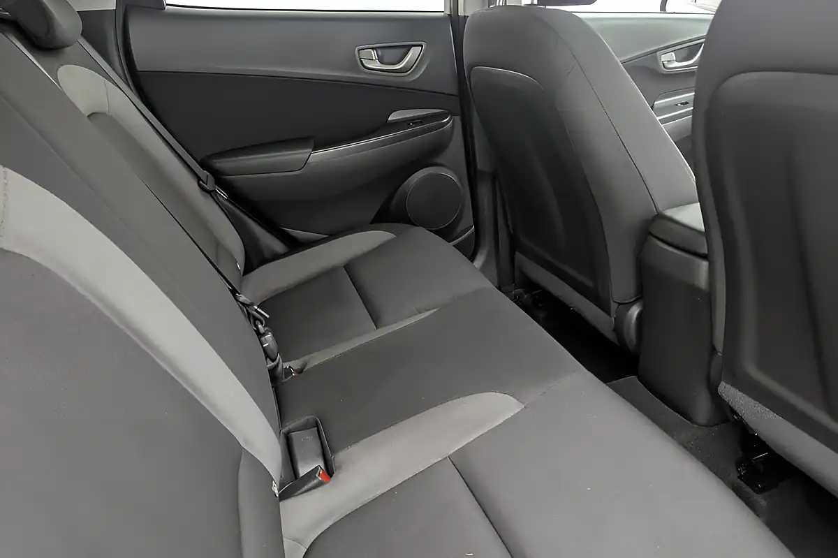 Used 2020 Hyundai Kona Play White - Interior and Exterior details 10