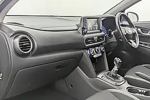 Used 2020 Hyundai Kona Play White - Interior and Exterior details 11