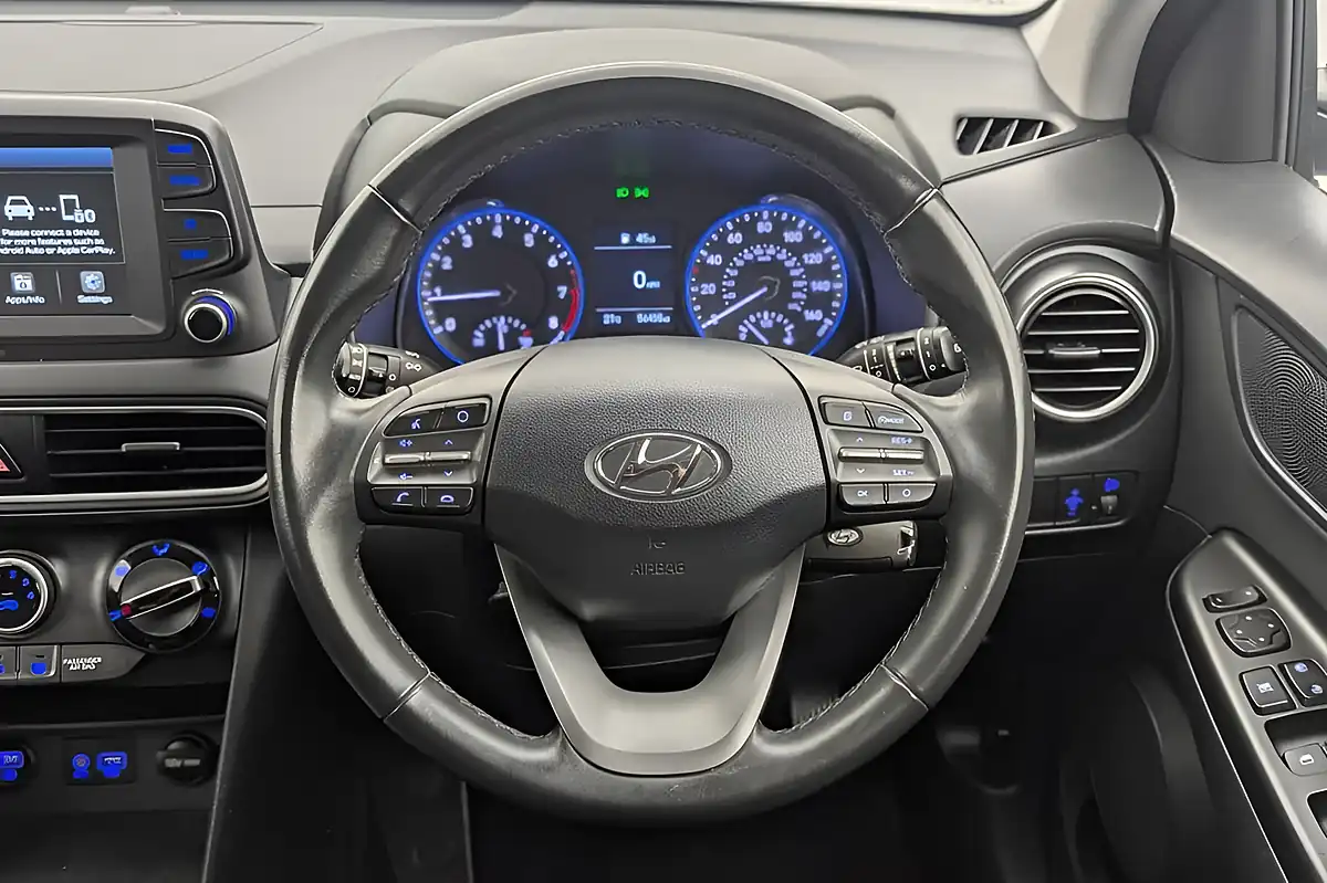 Used 2020 Hyundai Kona Play White - Interior and Exterior details 13