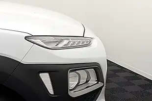 Used 2020 Hyundai Kona Play White - Interior and Exterior details 16