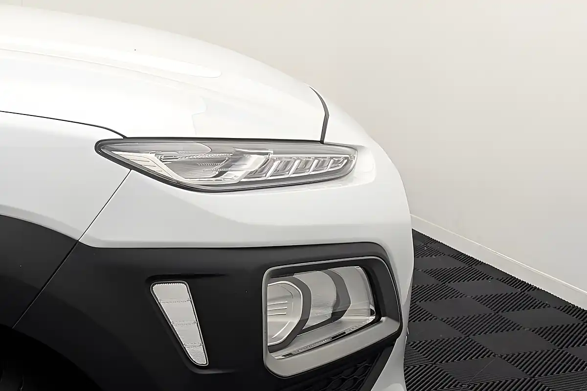 Used 2020 Hyundai Kona Play White - Interior and Exterior details 16