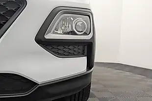 Used 2020 Hyundai Kona Play White - Interior and Exterior details 17