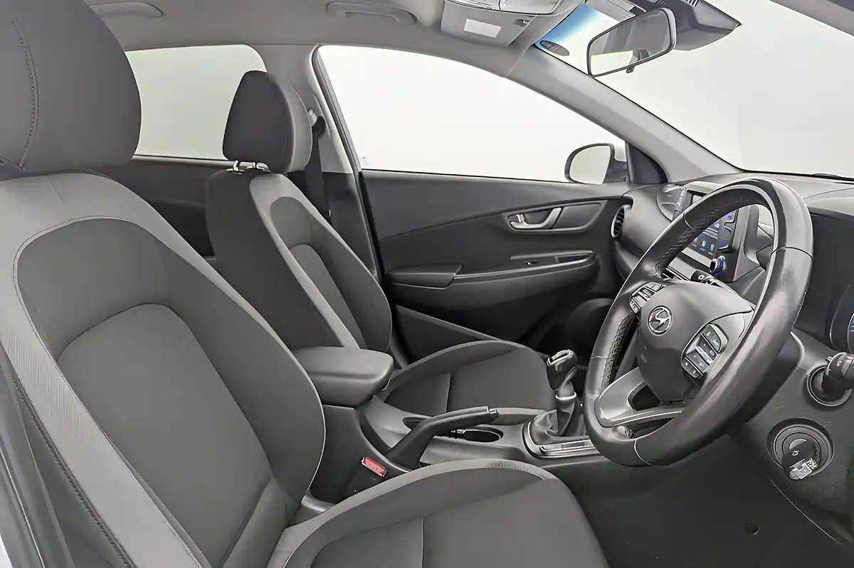 Used 2020 Hyundai Kona Play White - Interior and Exterior details 2
