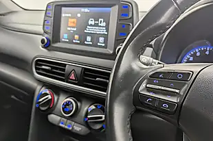 Used 2020 Hyundai Kona Play White - Interior and Exterior details 9