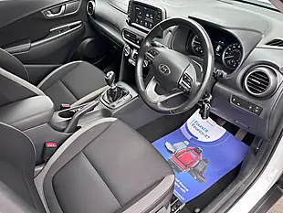 Used 2020 Hyundai Kona Play White - Interior and Exterior details 11