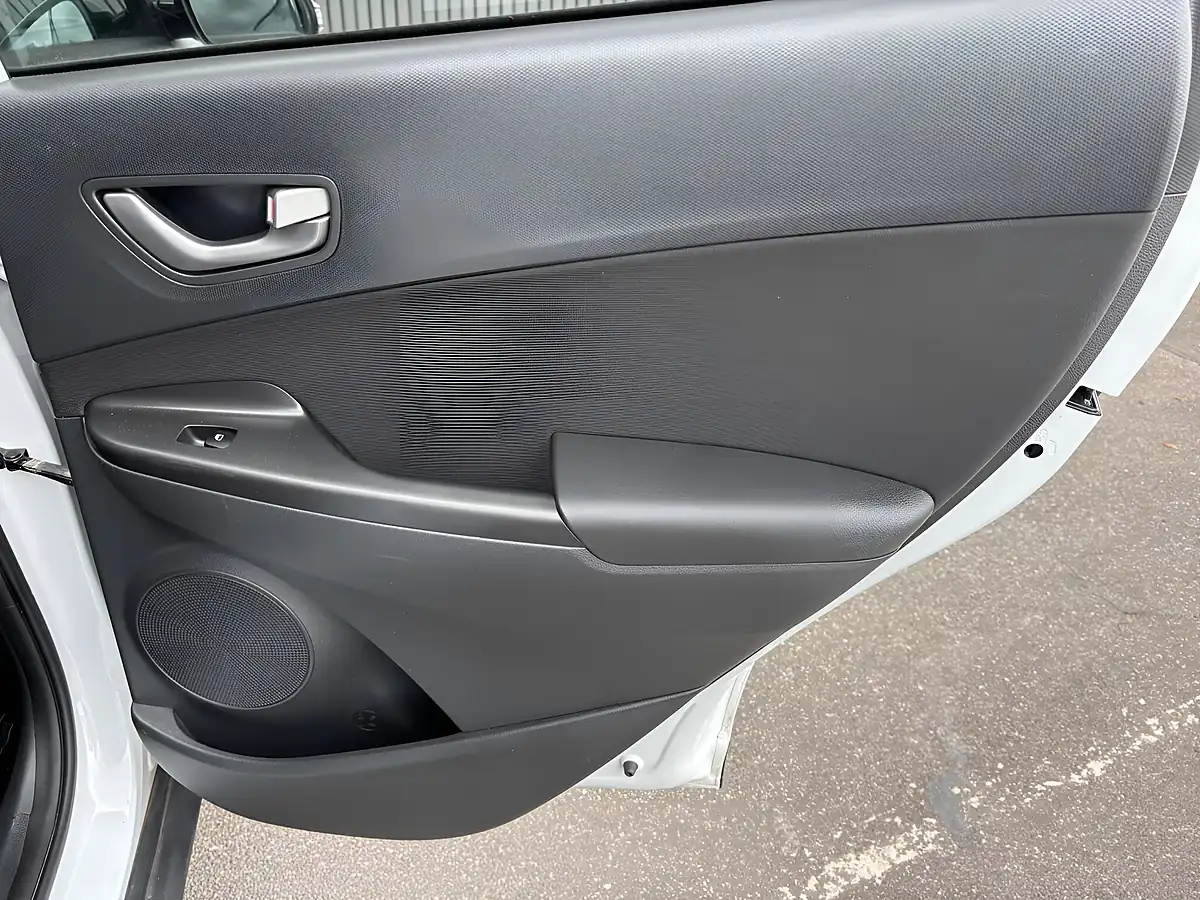 Used 2020 Hyundai Kona Play White - Interior and Exterior details 12