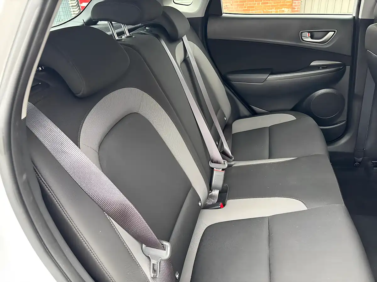 Used 2020 Hyundai Kona Play White - Interior and Exterior details 13