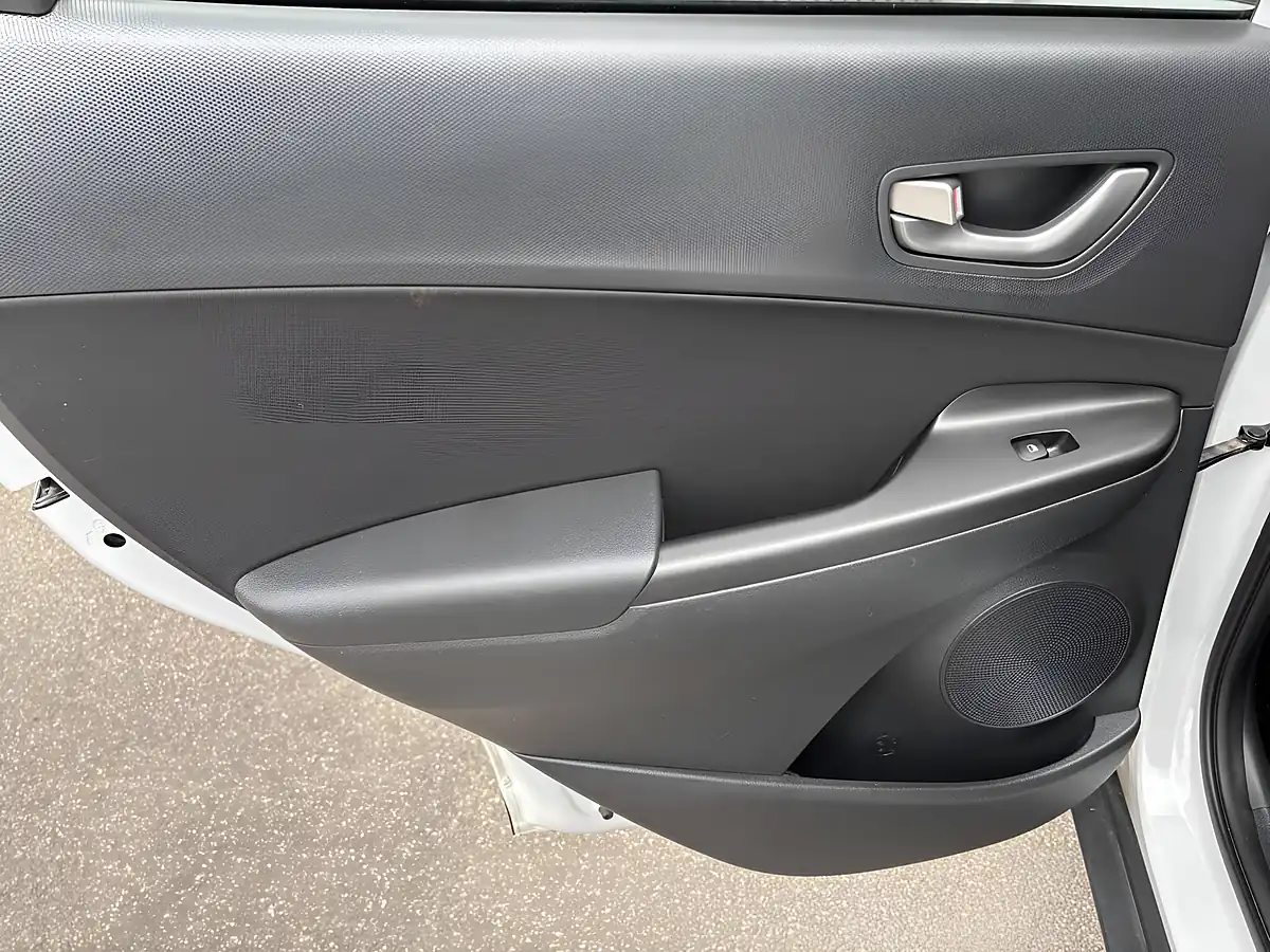 Used 2020 Hyundai Kona Play White - Interior and Exterior details 14