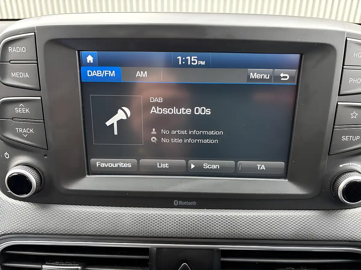 Used 2020 Hyundai Kona Play White - Interior and Exterior details 17