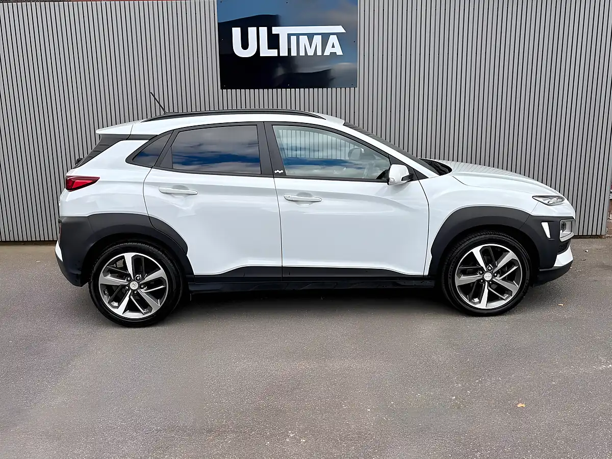 Used 2020 Hyundai Kona Play White - Interior and Exterior details 4